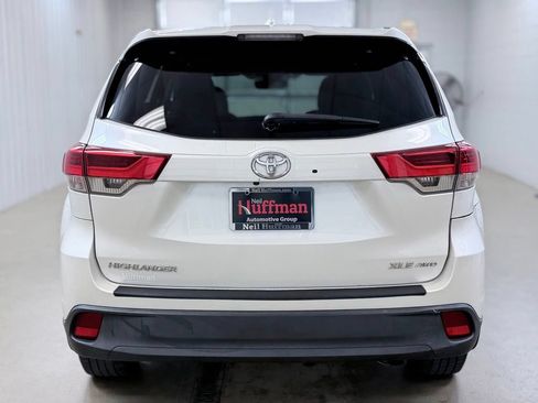 Used 2017 Toyota Highlander XLE AWD/4WD image 6