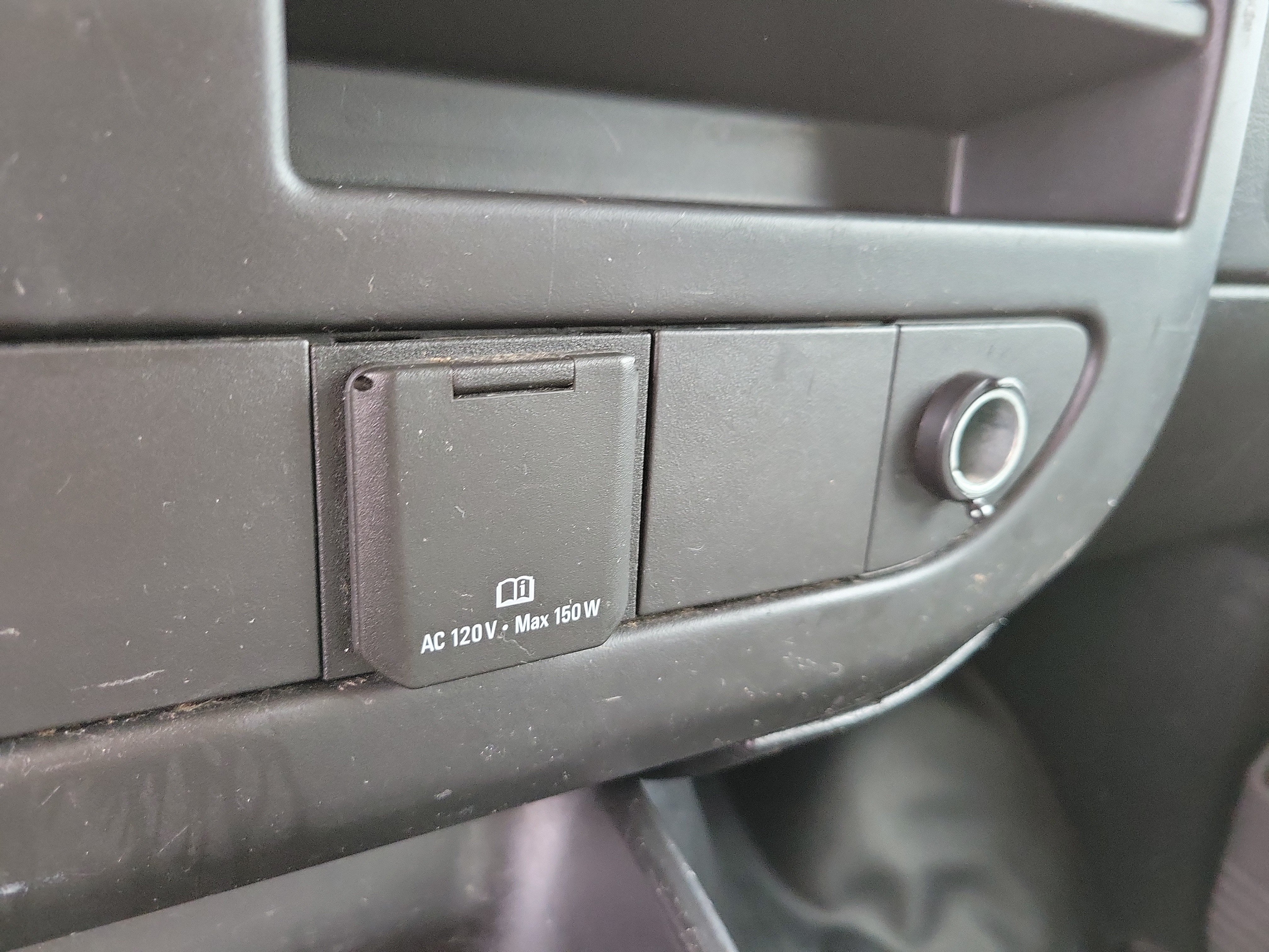 Used 2018 Chevrolet Express 2500 Extended RWD image 21