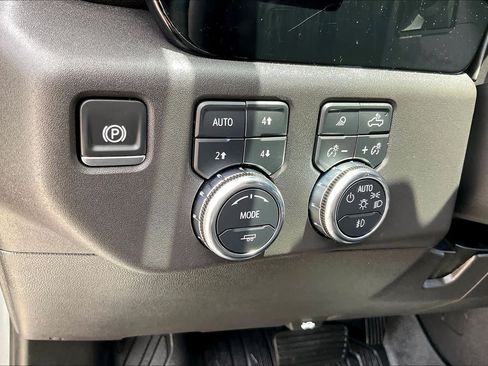 Used 2024 GMC Sierra 1500 Elevation w/ Elevation Premium Package AWD/4WD image 15
