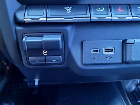 Used 2021 GMC Sierra 3500 4x4 Crew Cab w/ Gooseneck/5TH Wheel Package image 17