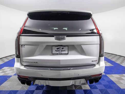 Used 2023 Cadillac Escalade V w/ LPO, ONYX Package image 6