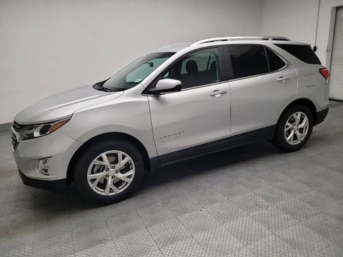 Used 2020 Chevrolet Equinox LT FWD image 2