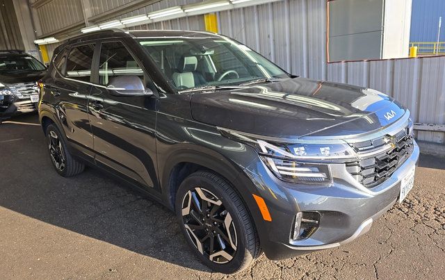 Used 2025 Kia Seltos SX AWD/4WD image 2