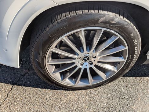 Certified 2024 Mercedes-Benz GLE 450 4MATIC image 10