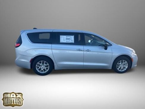 New 2026 Chrysler Pacifica Select image 12