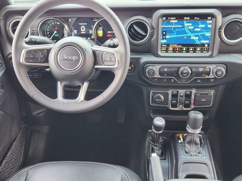 Used 2023 Jeep Wrangler Unlimited Sahara AWD/4WD image 25