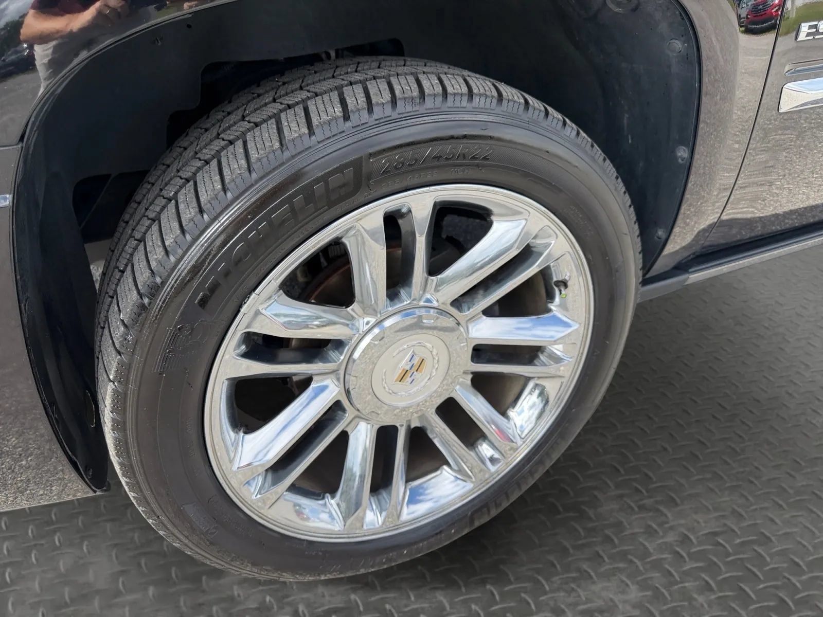 Used 2011 Cadillac Escalade Platinum AWD/4WD image 9