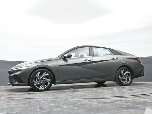 Certified 2024 Hyundai Elantra Limited image 40