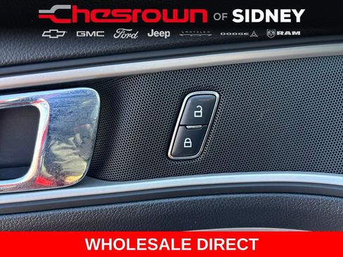Used 2017 Ford Explorer XLT w/ Equipment Group 202A AWD/4WD image 18