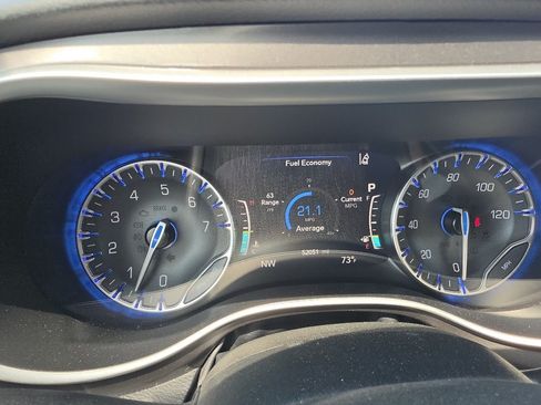 Used 2024 Chrysler Pacifica Touring-L FWD image 23