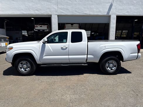 Used 2019 Toyota Tacoma SR RWD image 2