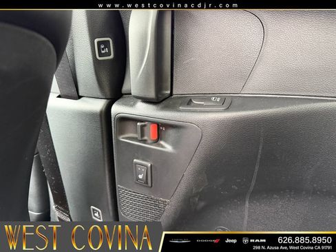 Used 2026 Chrysler Pacifica Limited w/ S Appearance Package FWD image 34