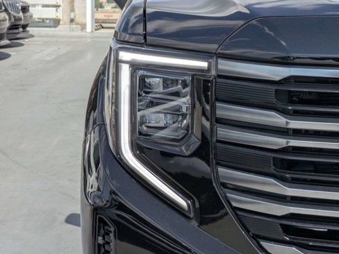 Used 2025 GMC Sierra 1500 AT4 w/ AT4 Premium Package AWD/4WD image 9