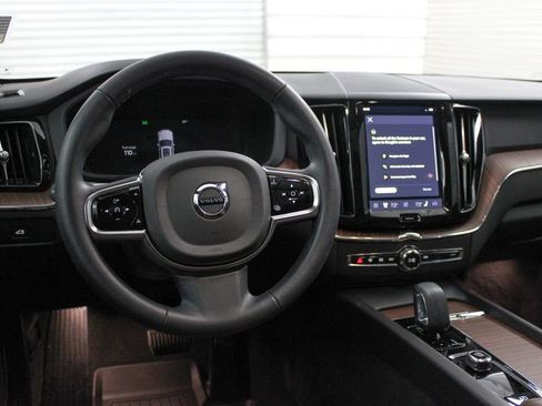 Used 2025 Volvo XC60 B5 Plus w/ Protection Package Premier AWD/4WD image 19