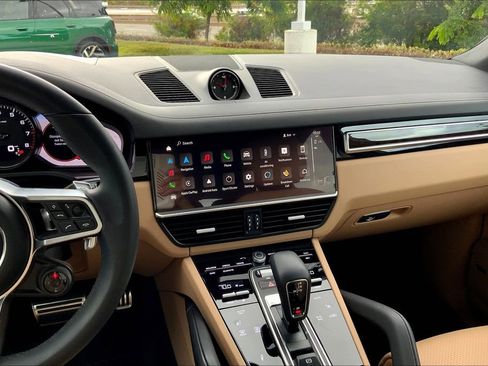 Used 2023 Porsche Cayenne S image 6