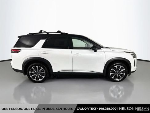 Certified 2026 Nissan Pathfinder Platinum w/ Cargo Package AWD/4WD image 4