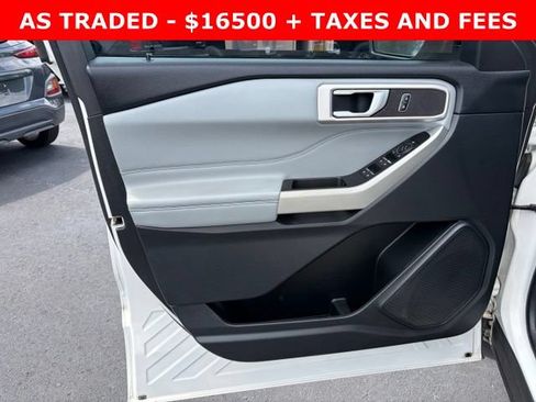 Used 2021 Ford Explorer XLT w/ Equipment Group 202A RWD image 12