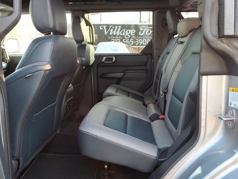 Used 2024 Ford Bronco Outer Banks image 11