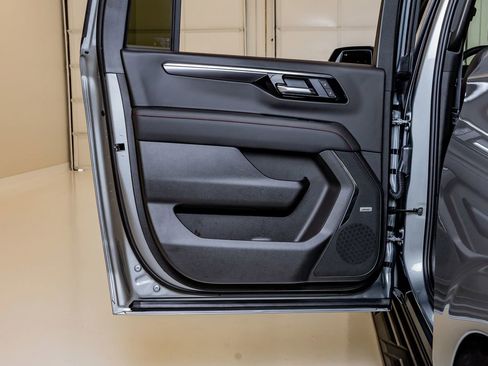 Used 2026 Chevrolet Suburban RST w/ RST Capability Package AWD/4WD image 40