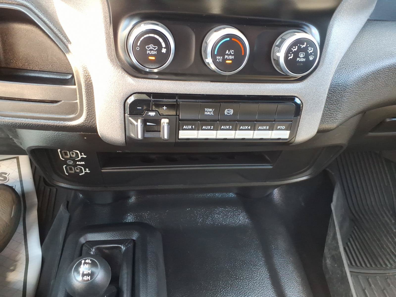 Used 2024 RAM 3500 Tradesman w/ Chrome Appearance Group AWD/4WD image 15