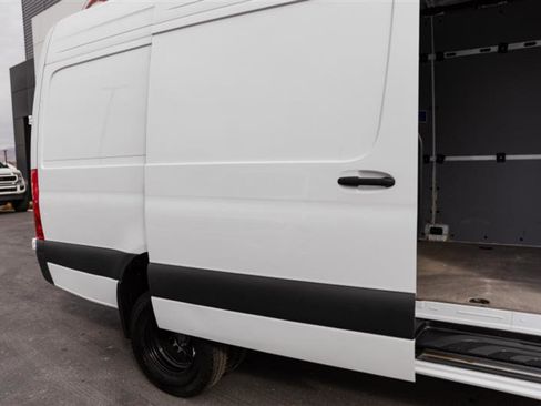 Used 2024 Mercedes-Benz Sprinter 3500 image 28