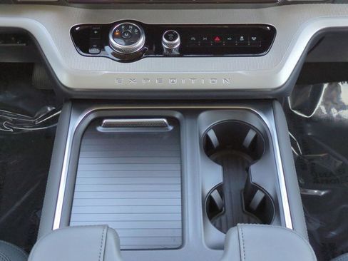 New 2026 Ford Expedition Active image 19