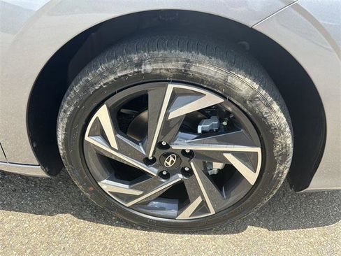 New 2025 Hyundai Elantra Limited image 12