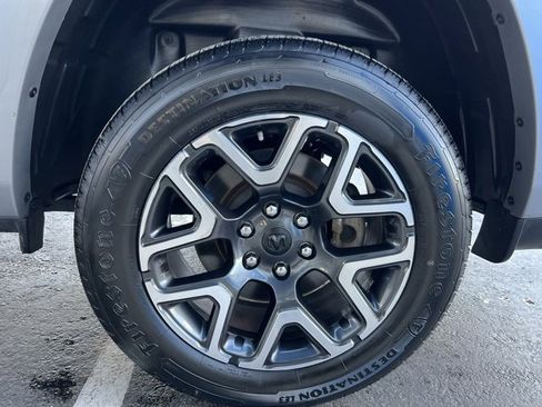 Used 2025 RAM 1500 Laramie image 46