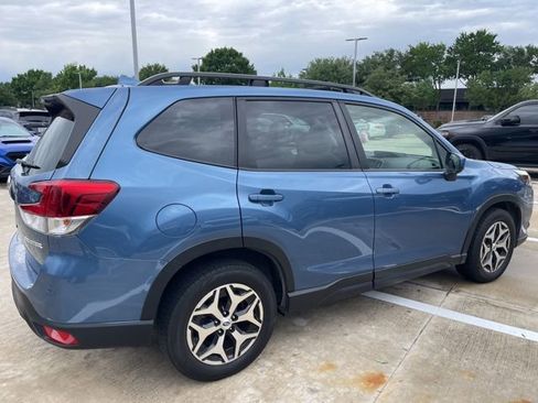 Used 2022 Subaru Forester Premium image 3