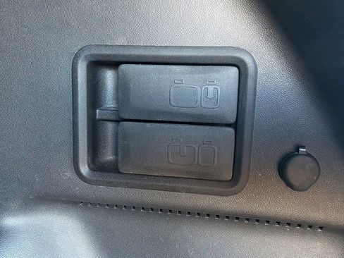 Used 2024 Chevrolet Equinox Premier AWD/4WD image 12