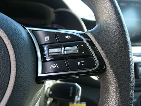 Used 2023 Kia Forte LXS image 15