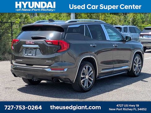 Used 2020 GMC Terrain Denali w/ Denali Premium Package FWD image 5