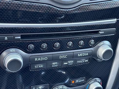 Used 2019 Nissan Pathfinder SL image 18