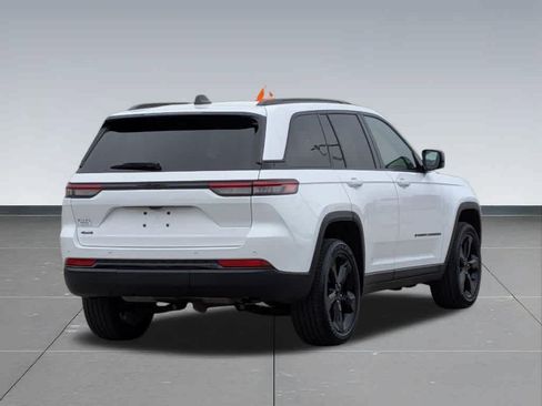 Certified 2023 Jeep Grand Cherokee Altitude AWD/4WD image 6