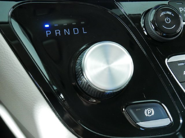 Used 2024 Chrysler Pacifica Touring-L AWD/4WD image 31