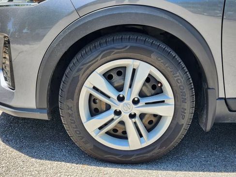 Used 2022 Nissan Kicks S image 8