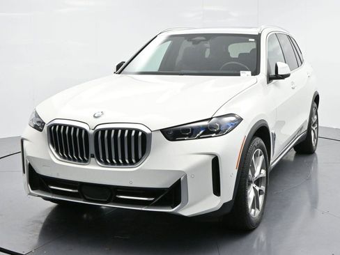 Used 2024 BMW X5 xDrive40i w/ Premium Package image 3