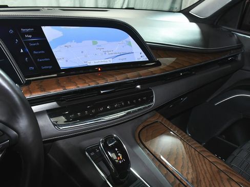 Used 2023 Cadillac Escalade ESV Sport Platinum AWD/4WD image 36