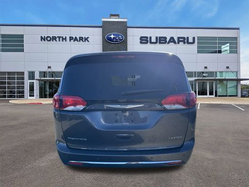 Used 2017 Chrysler Pacifica Limited w/ Advanced Safetytec Group image 4