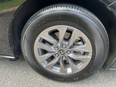 Used 2024 Toyota Sienna XLE image 10