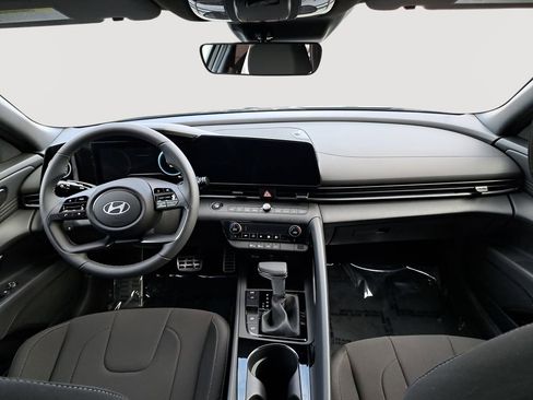 New 2025 Hyundai Elantra SEL image 19