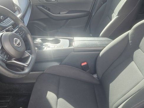 Used 2024 Nissan Rogue S FWD image 10