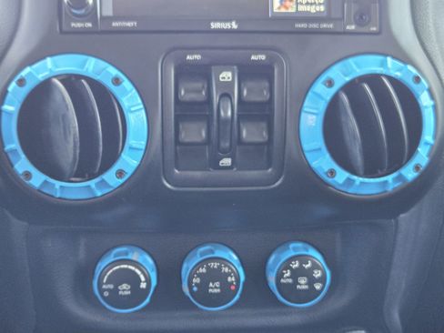 Used 2017 Jeep Wrangler Sahara AWD/4WD image 22