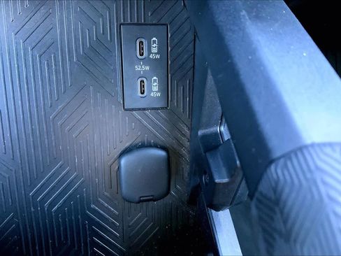 Used 2025 Toyota Tacoma TRD Off-Road image 34