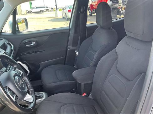 Used 2021 Jeep Renegade Latitude w/ Convenience Group AWD/4WD image 24