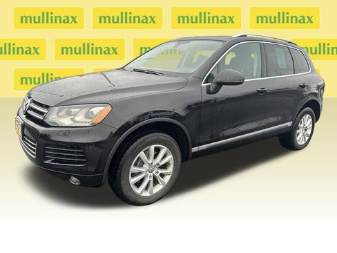 Used 2014 Volkswagen Touareg Sport image 14