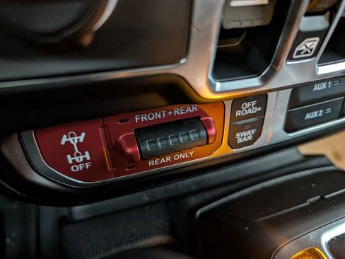 New 2026 Jeep Gladiator Rubicon w/ Steel Power Dome Hood Package AWD/4WD image 30