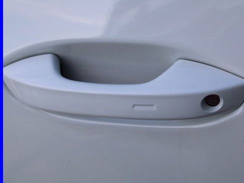 Used 2025 Volkswagen Tiguan SE w/ Panoramic Sunroof Package image 15