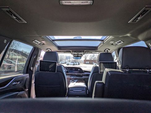 Used 2022 Cadillac Escalade Premium Luxury w/ Performance Package image 11