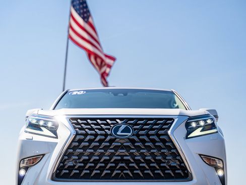 Used 2020 Lexus GX 460 Premium w/ Premium Package image 2